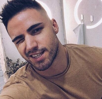  ,   Artur, 33 ,   ,   