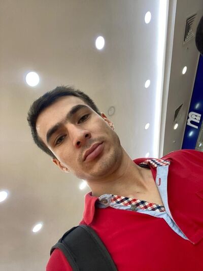 ,   Leon, 29 ,   ,   