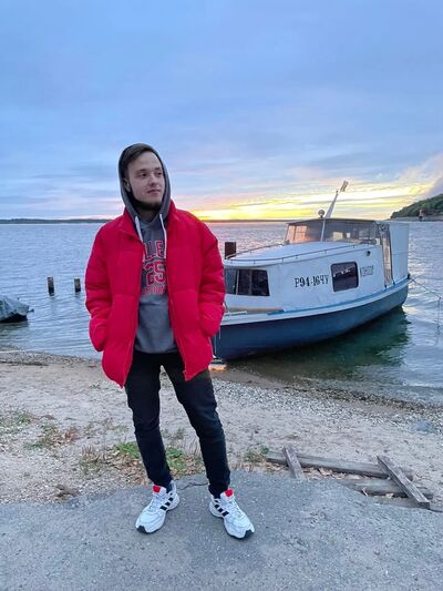  ,   Artyom, 25 ,   ,   