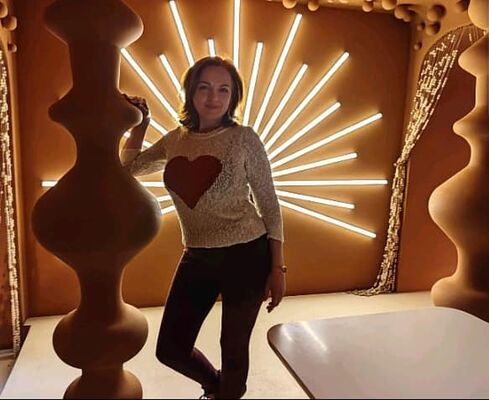  ,   Nela, 45 ,   ,   