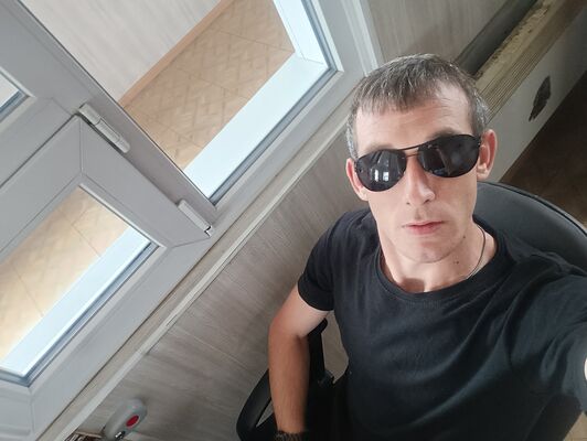 ,   Mikhail, 28 ,   ,   , c 