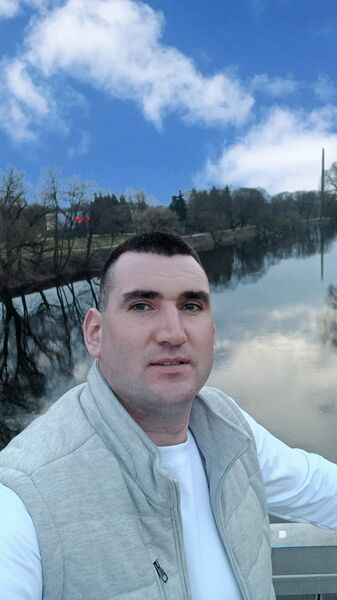  ,   Oleg, 31 ,   