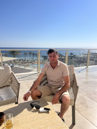  ,   Taron, 32 ,   ,   