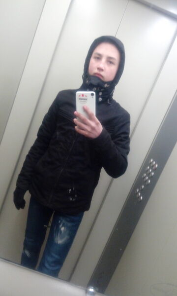  ,   Bryni, 24 ,  