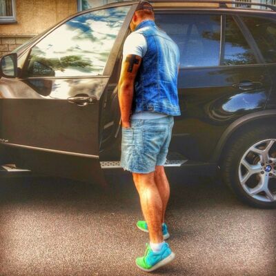  ,   Leon, 35 ,   