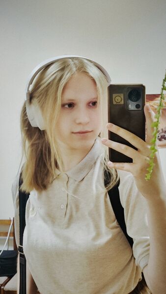  ,   Uliana, 18 ,   ,   