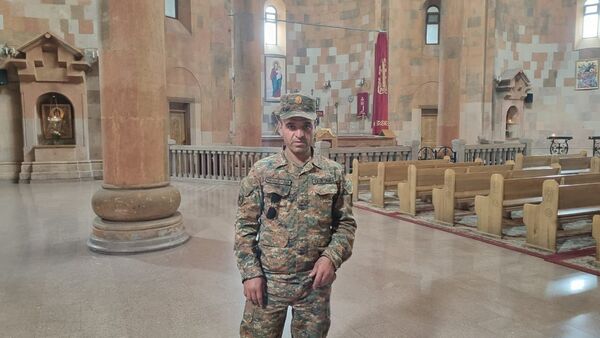  ,   Levon, 46 ,     , c 