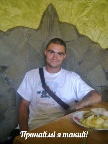  8111082  Denis, 36 ,    -