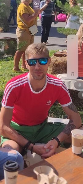  ,   Denis, 47 ,   ,   