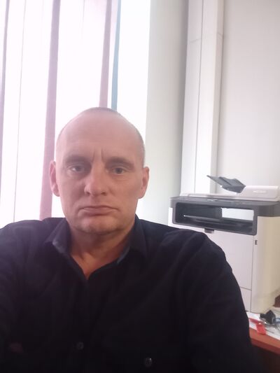  ,   Viktor, 46 ,  