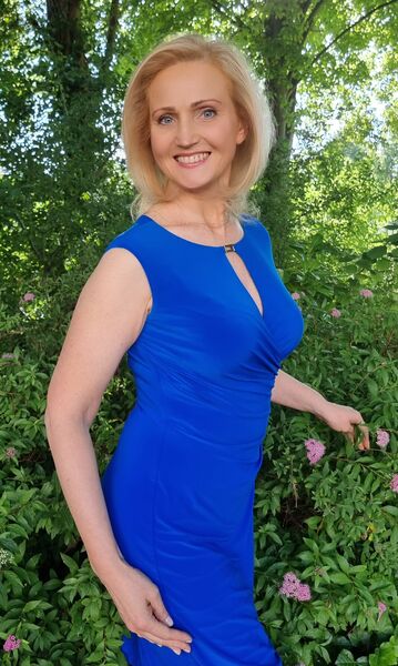  ,   Allure, 51 ,   c 