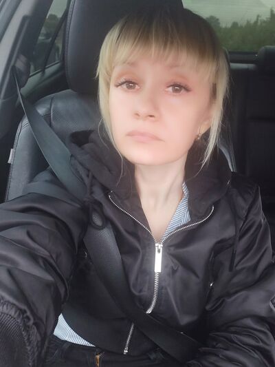  ,   Mia, 34 ,  