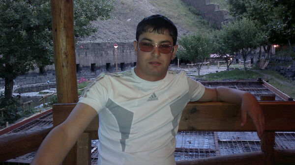  ,   Hovik, 42 ,     , c 