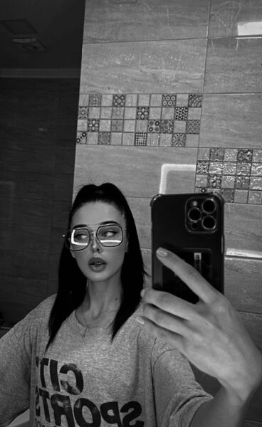  ,   Eva, 24 ,   ,   