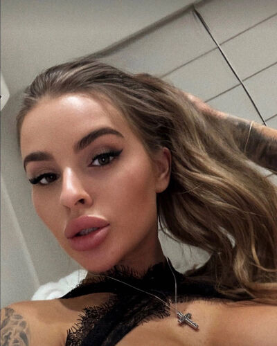  Palais-Bourbon,   Alina, 25 ,   ,   