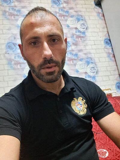  ,   Armen, 36 ,   ,   