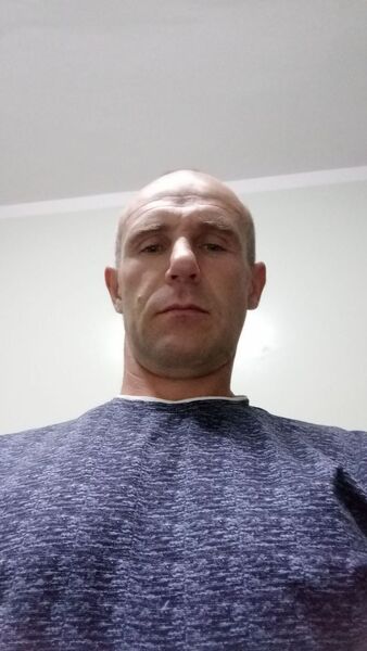  ,   Artur, 47 ,   ,   