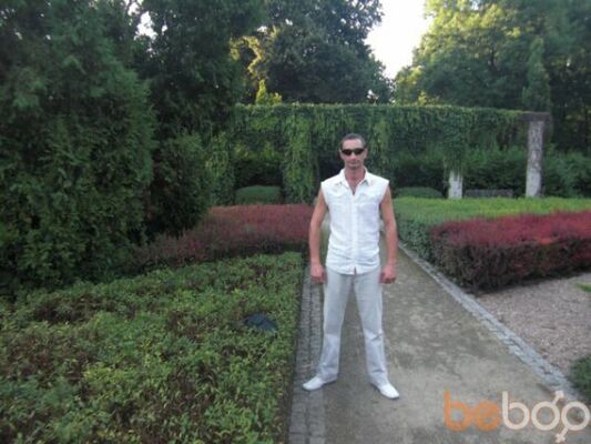  ,   Artur, 42 ,  