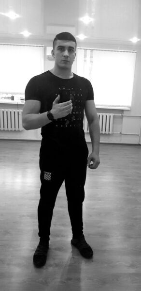  ,   Artur, 28 ,   ,   