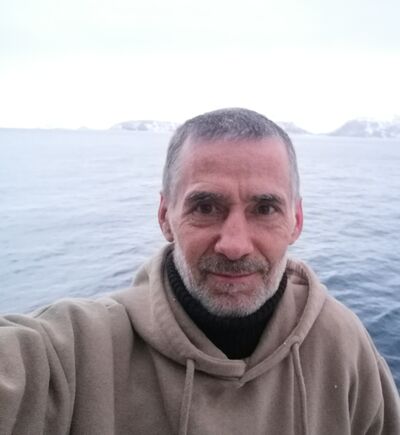  ,   Vladymyr, 49 ,   c 