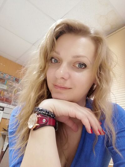  ,   Anna, 32 ,   