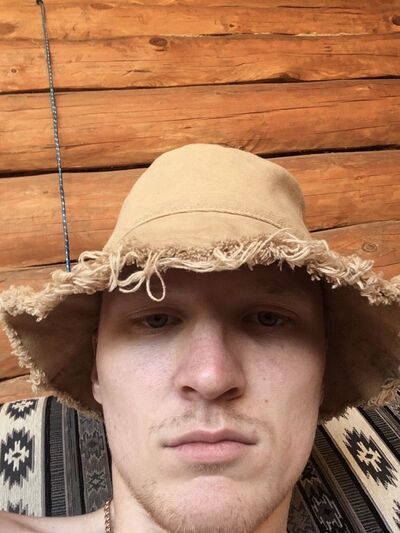  ,   Denis, 29 ,   c 