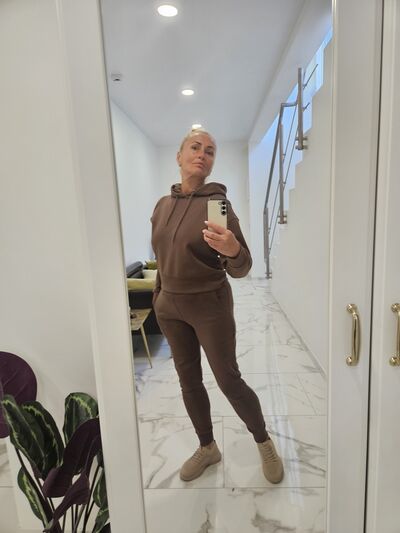  ,   Tania, 54 ,     