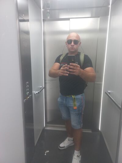  ,   Rezi, 29 ,   ,   