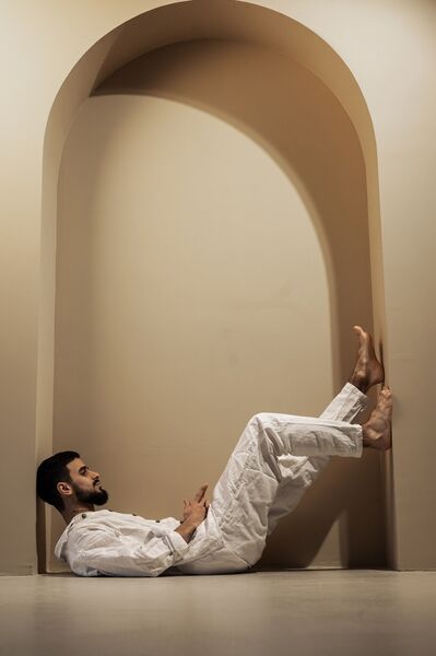 ,   Azam, 25 ,   ,   , c 