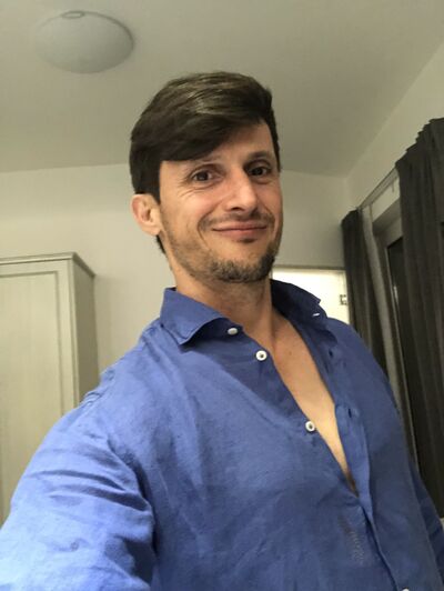  ,   Moi, 42 ,   ,   