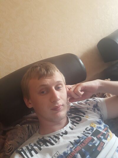  ,   Artem, 32 ,   
