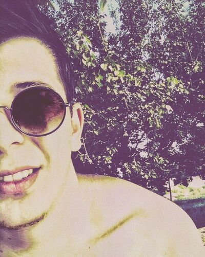  Esenyurt,   Emir, 23 ,   ,   , c , 
