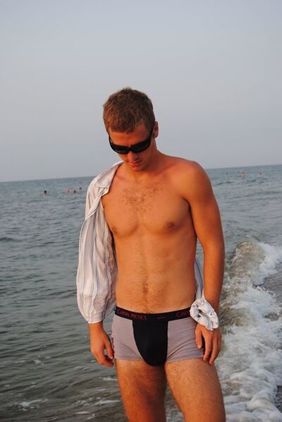  ,   Tony, 32 ,   ,   , c 