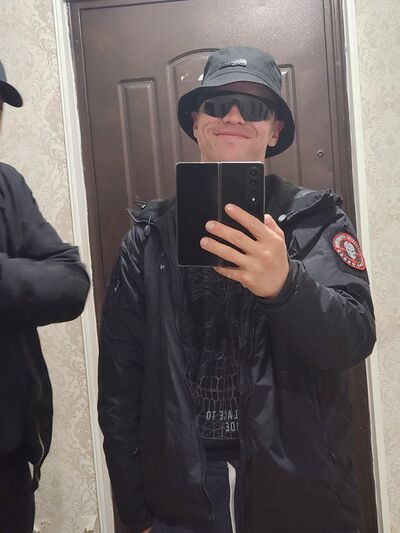  ,   Viktor, 33 ,   ,   