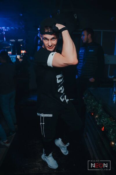  ,   Anton, 27 ,   ,   