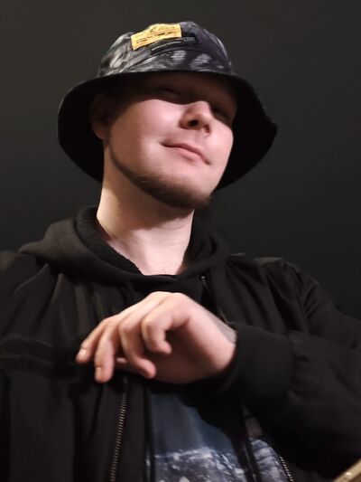  ,   Anton, 25 ,   ,   , c , 