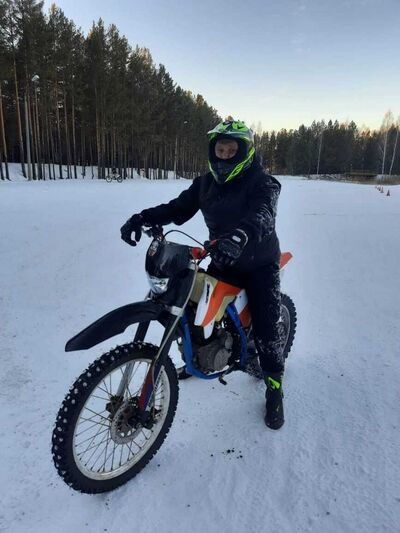  ,   Leon, 37 ,   ,   