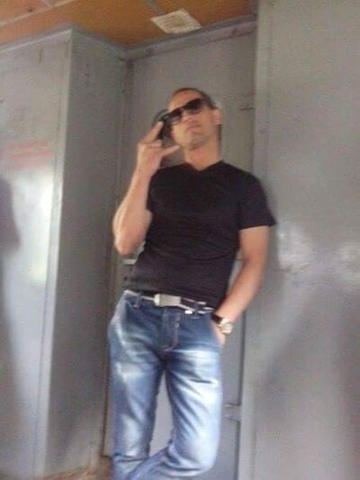  ,   Artur, 42 ,     , c 