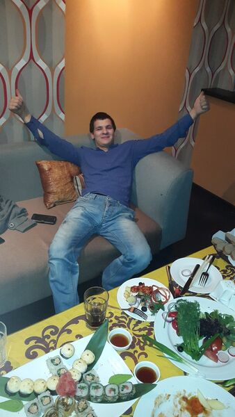  ,   Viktor, 32 ,     , c 