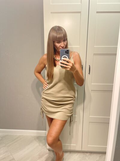  ,   Malinna, 41 ,   ,   