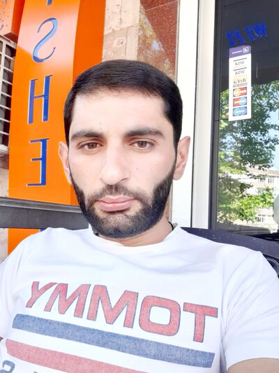  ,   Artur, 34 ,     