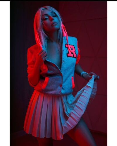  ,   Lena, 36 ,   ,   