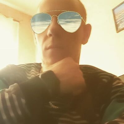  ,   Den, 33 ,   ,   