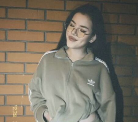  ,   Amalia, 22 ,  