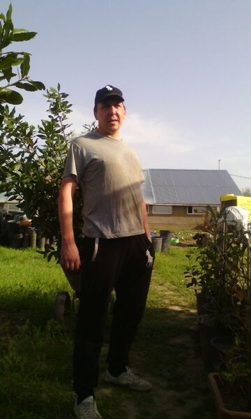  ,   Viktor, 46 ,   ,   