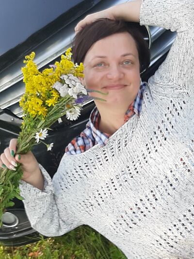  ,   Larisa, 52 ,   c 