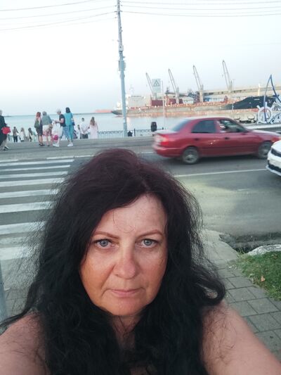  ,   Lora, 52 ,   c 