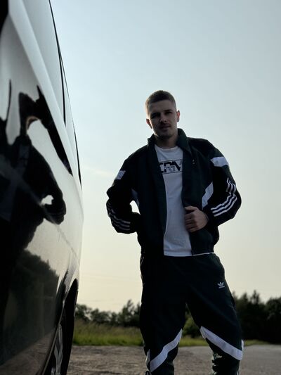  ,   Leo, 32 ,   ,   