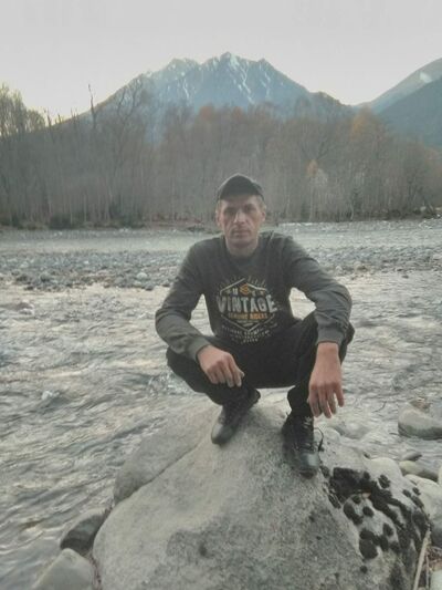  ,   Neznakomec, 44 ,   ,   