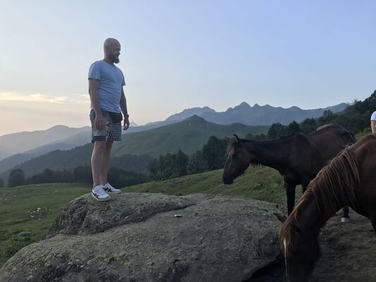  ,   Nikita, 40 ,   ,   